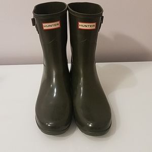Mid Calf Refined Gloss Rainboots -Short Boot Socks